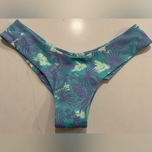 Women’s swimwear - Salty Crew Sessions “V” Aqua Bikini Bottom (new with tags)